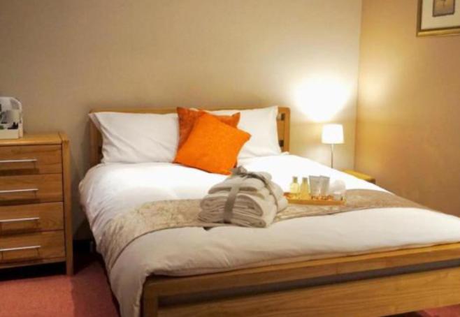 Stratton Cottage Guesthouse Biggleswade Luaran gambar A bedroom at the hotel